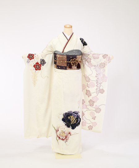 刺繍のお花がかわいいお振袖です☆・.