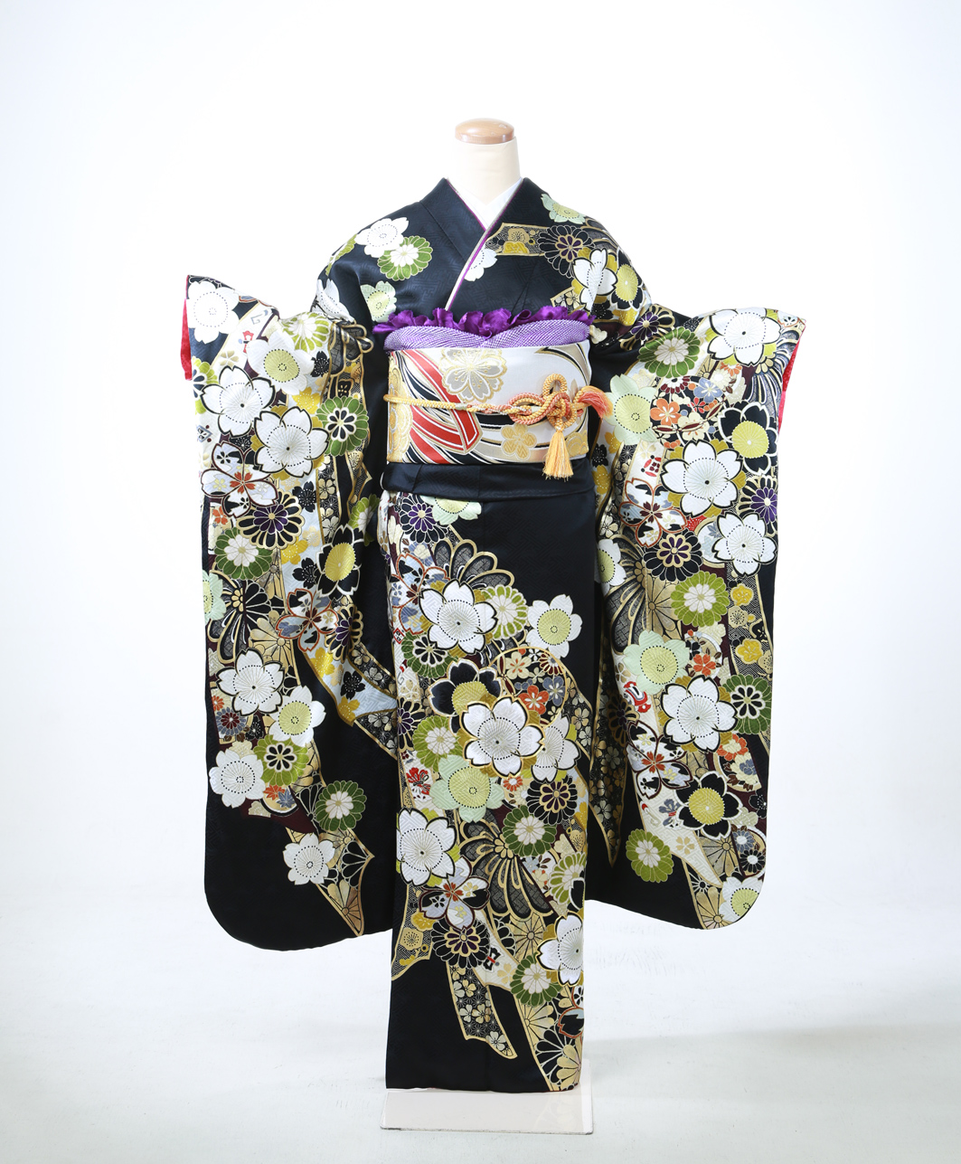 黒地に緑系柄がかっこかわいい振袖【ROLA】