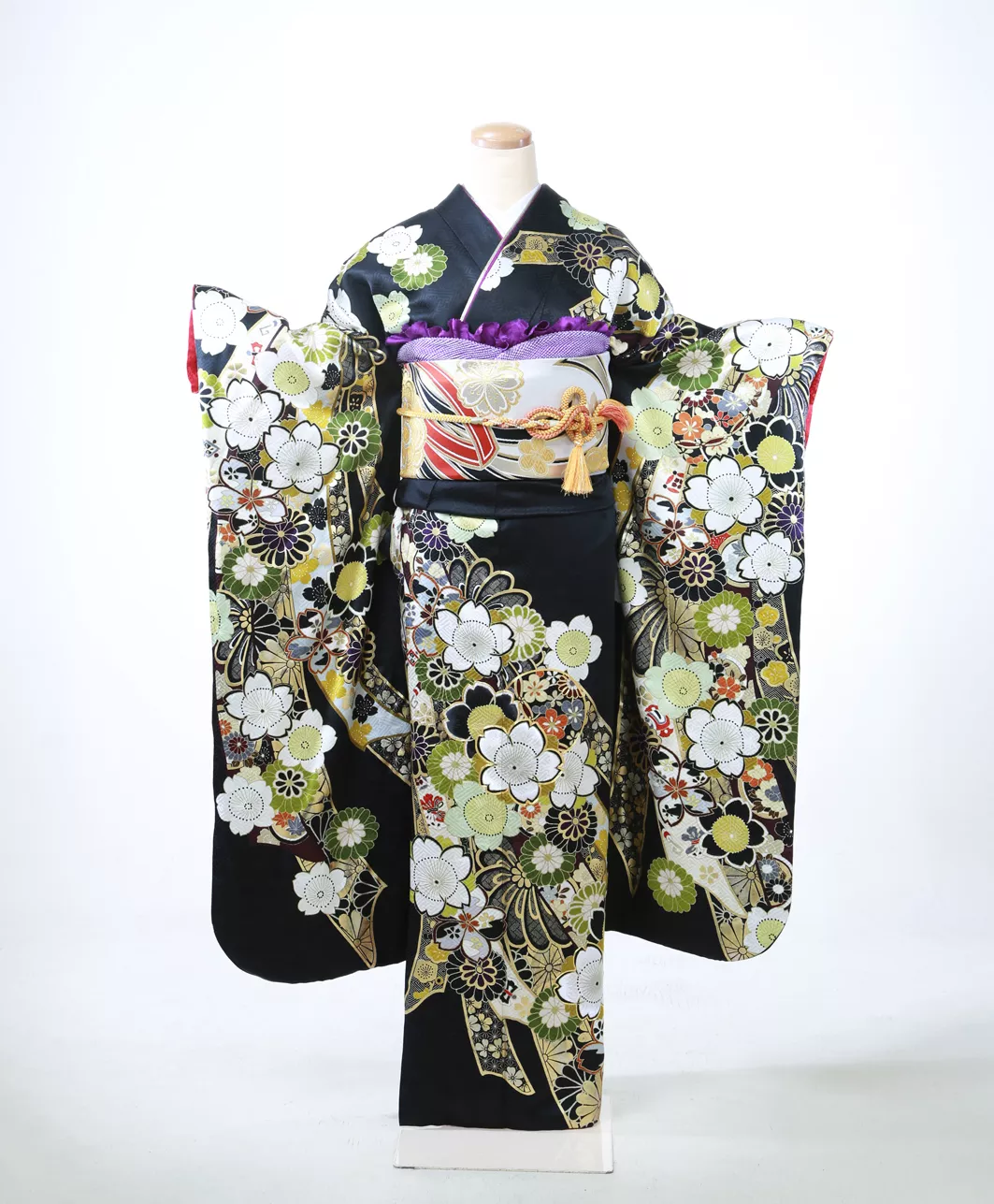 黒地に緑系柄がかっこかわいい振袖【ROLA】